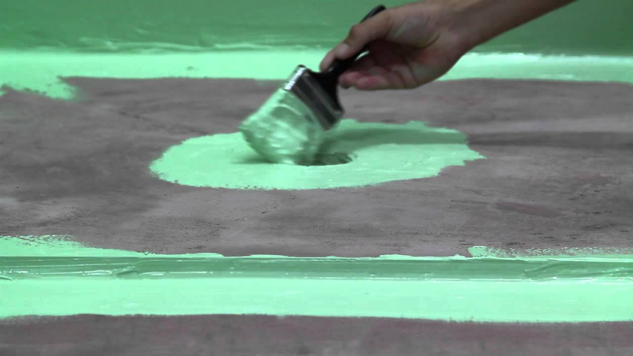 Quét vật liệu chống thấm bề mặt khu vực thấm